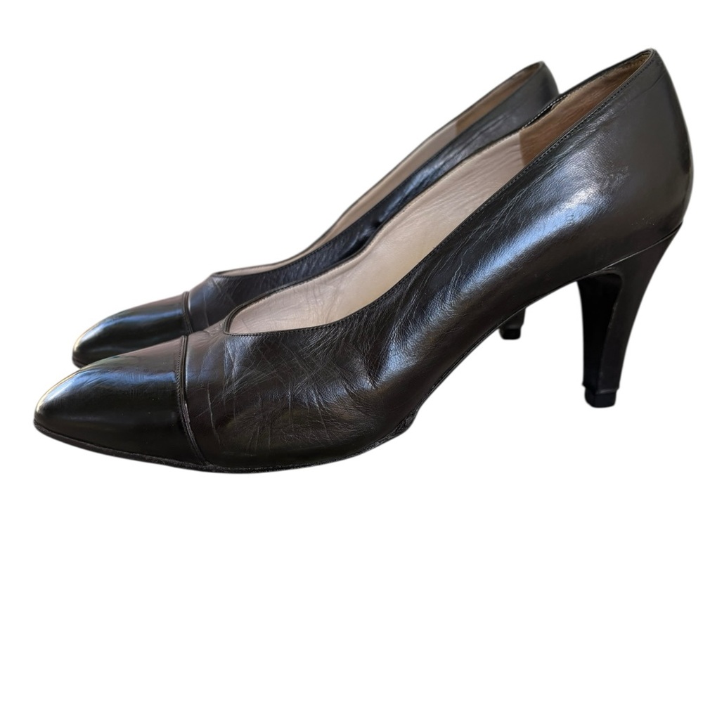 CHANEL Black Leather Classic Pumps Heels Cap Toe Pointed-Toe Sz 9.5